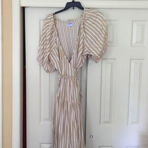 Very pretty puff sleeve wrap dress with tags